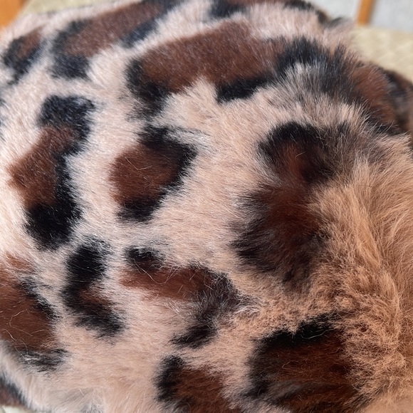 Aerie Cheetah Fur Slides size 7 NWT - Picture 2 of 9